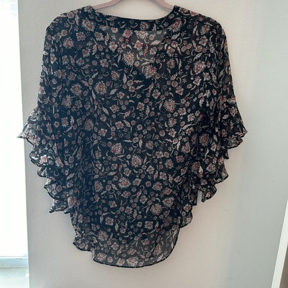 Vince Camuto Flutter Sleeve Henley blouse - Picture 4 of 5
